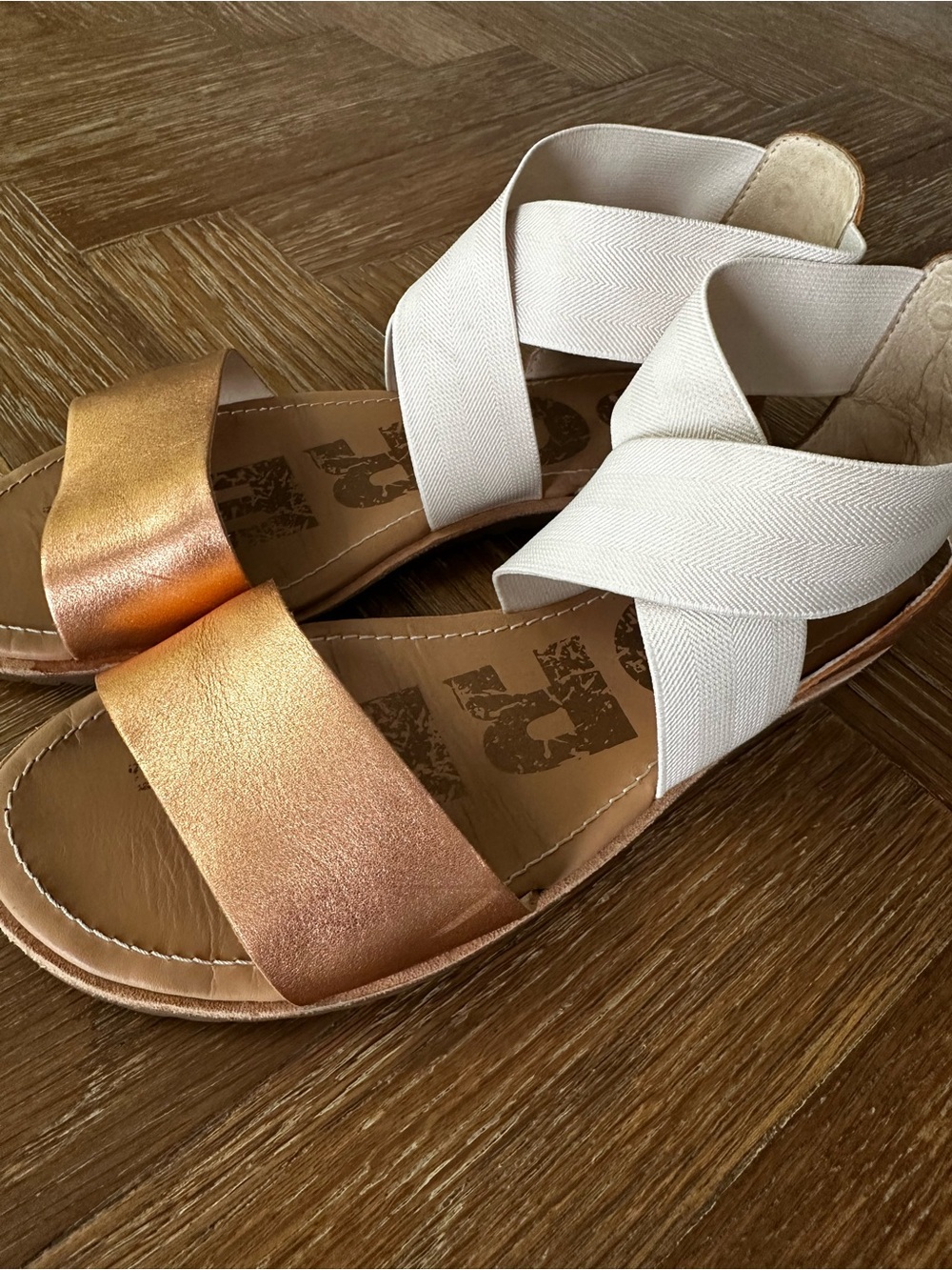 Sorel Women's Rose Gold Metallic & White Elastic Crossover Sandals
